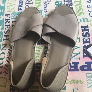 Vince sandal